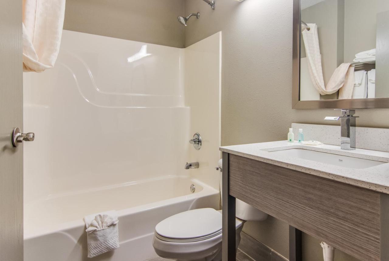 Quality Inn & Suites Grove City-Outlet Mall Zewnętrze zdjęcie