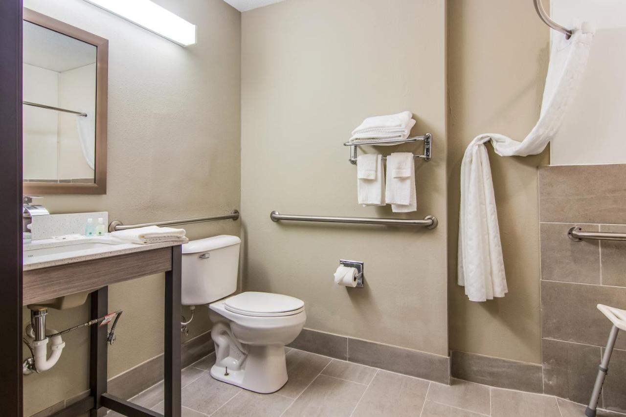 Quality Inn & Suites Grove City-Outlet Mall Zewnętrze zdjęcie