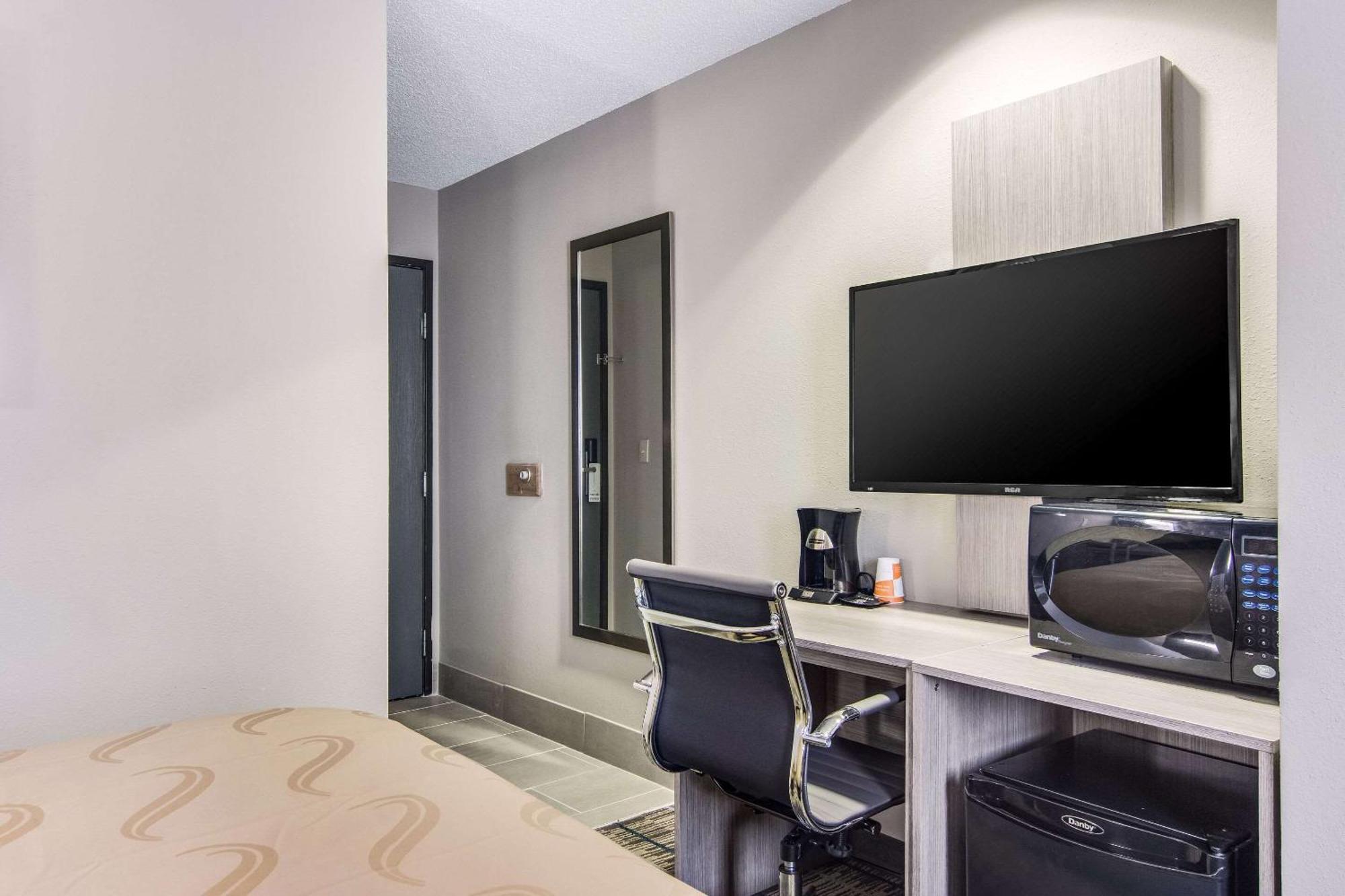 Quality Inn & Suites Grove City-Outlet Mall Zewnętrze zdjęcie