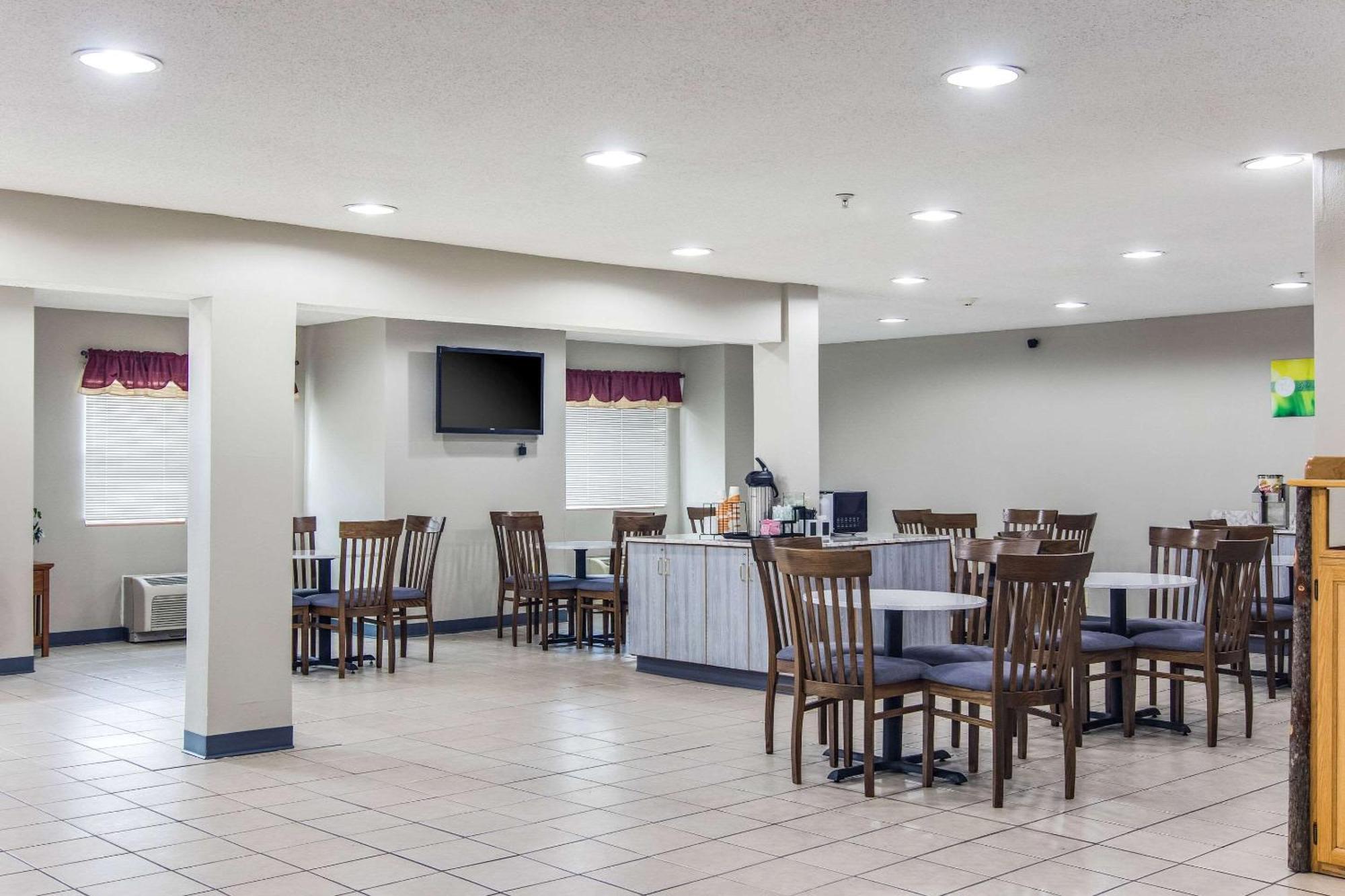 Quality Inn & Suites Grove City-Outlet Mall Zewnętrze zdjęcie